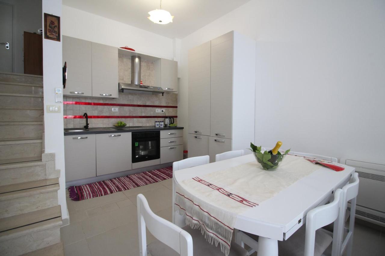 The Bay Apartments Sarandë エクステリア 写真